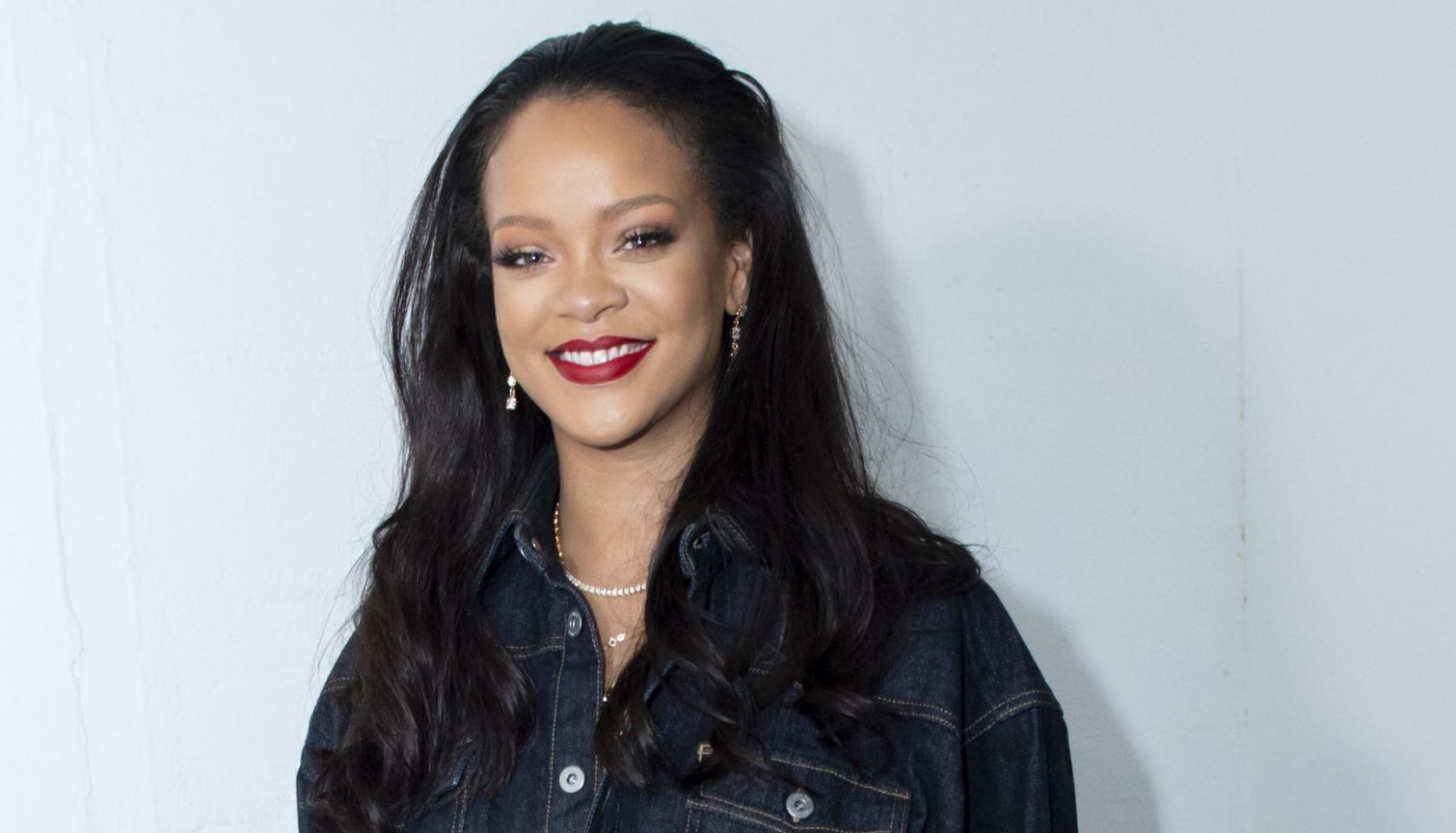 Rihanna Surprises Her Fans At The Opening Of The FENTY Pop Up Store